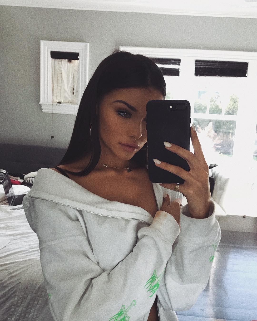 madison beer selfie