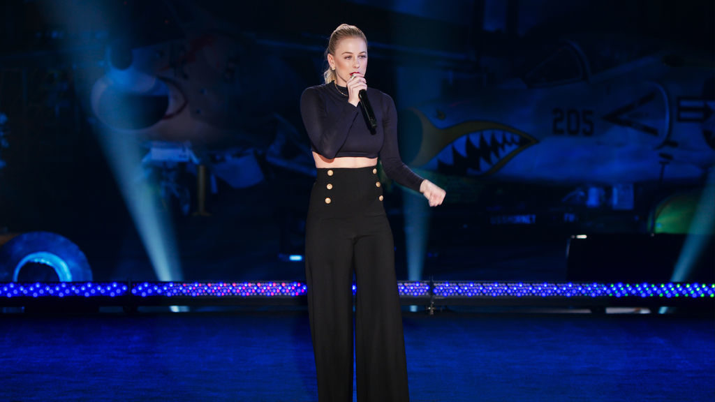 Iliza Shlesinger Is Netflix S Funniest Jewish Millennial Alma