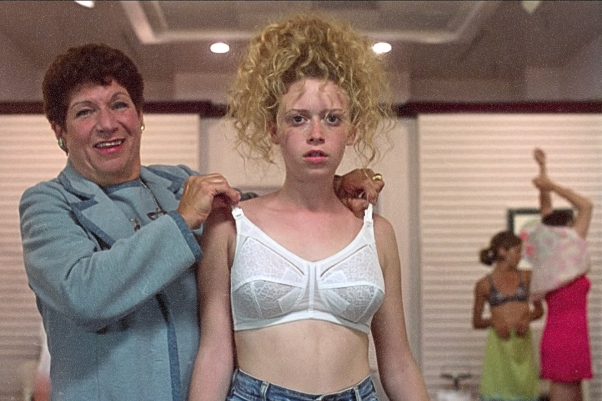 natasha lyonne wearing a bra in the slums of beverly hills