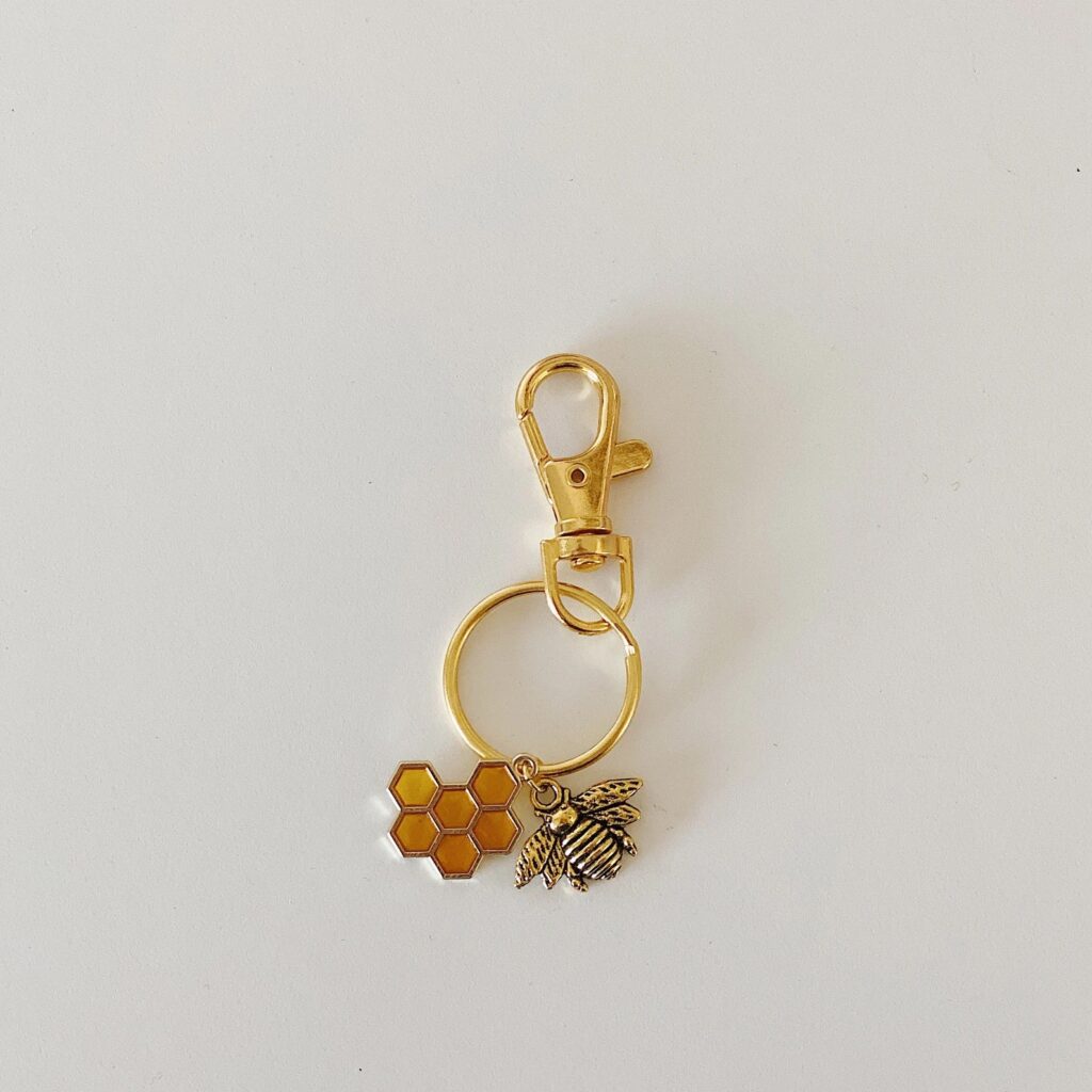 Honeycomb and Bee Keychain by CamsJewelryShop (Etsy)