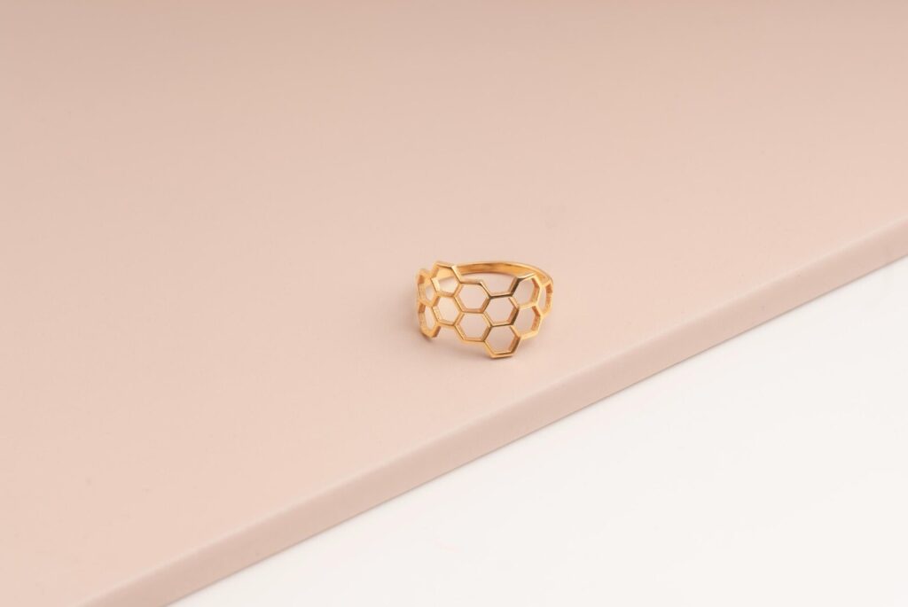 Honeycomb Ring by estjewelry (Etsy)