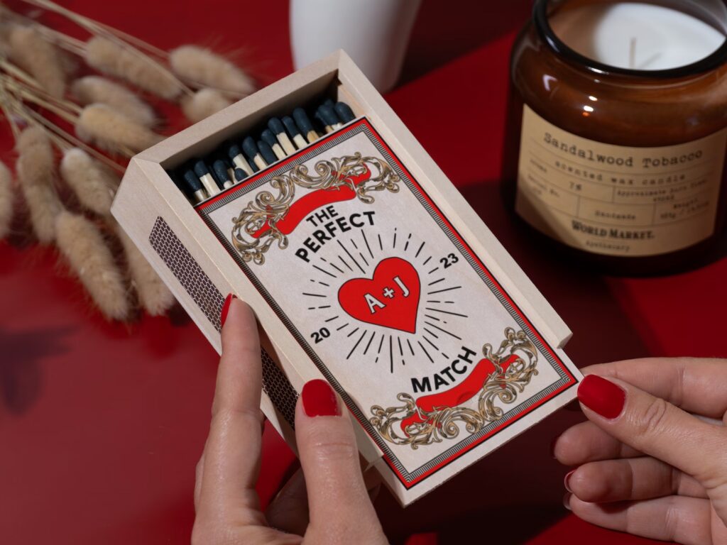 Personalized Couples Matchbox by MiraGiftsWorld (Etsy)