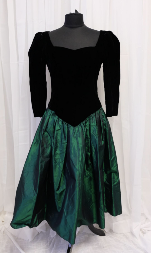 1980's Vintage Black Velvet Dress (JaneDoesVintageWear on Etsy)